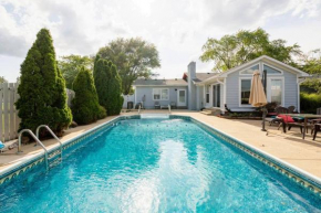 Vacation Home w Pool, 5 Bedroooms Near Downtown
